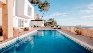 Resa Estates Ibiza sale te koop Villa hills Can Furnet pool side.jpg